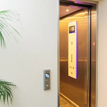 Twentyfour Living Apart Otel